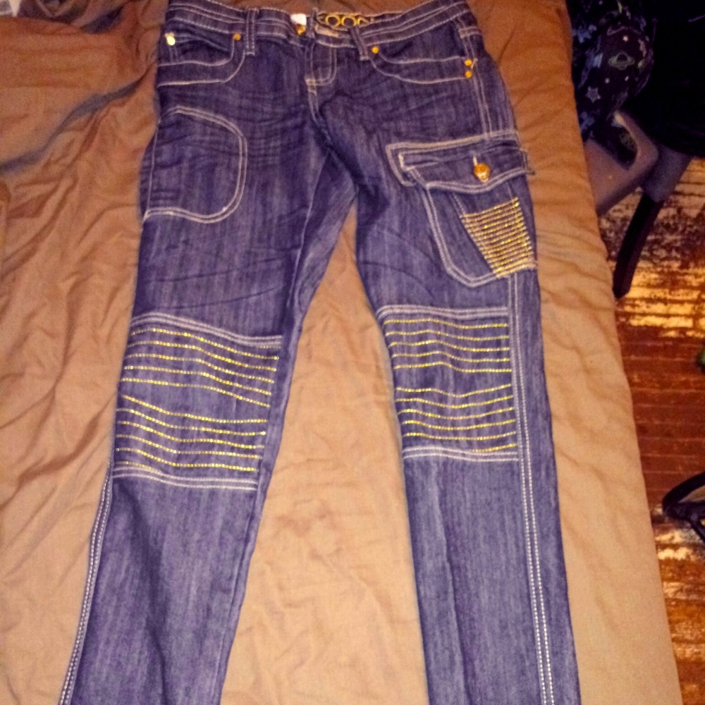 COOGI Jeans Lots -o- Pockets / Gold Details